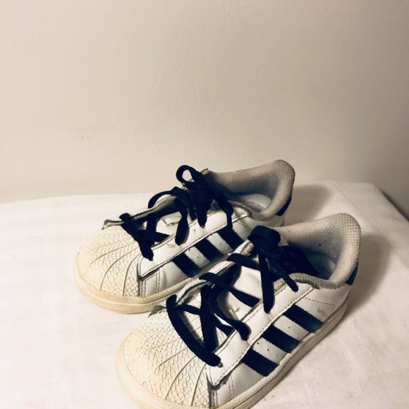 Adidas unisex sneaker bundle - Picture 3 of 9